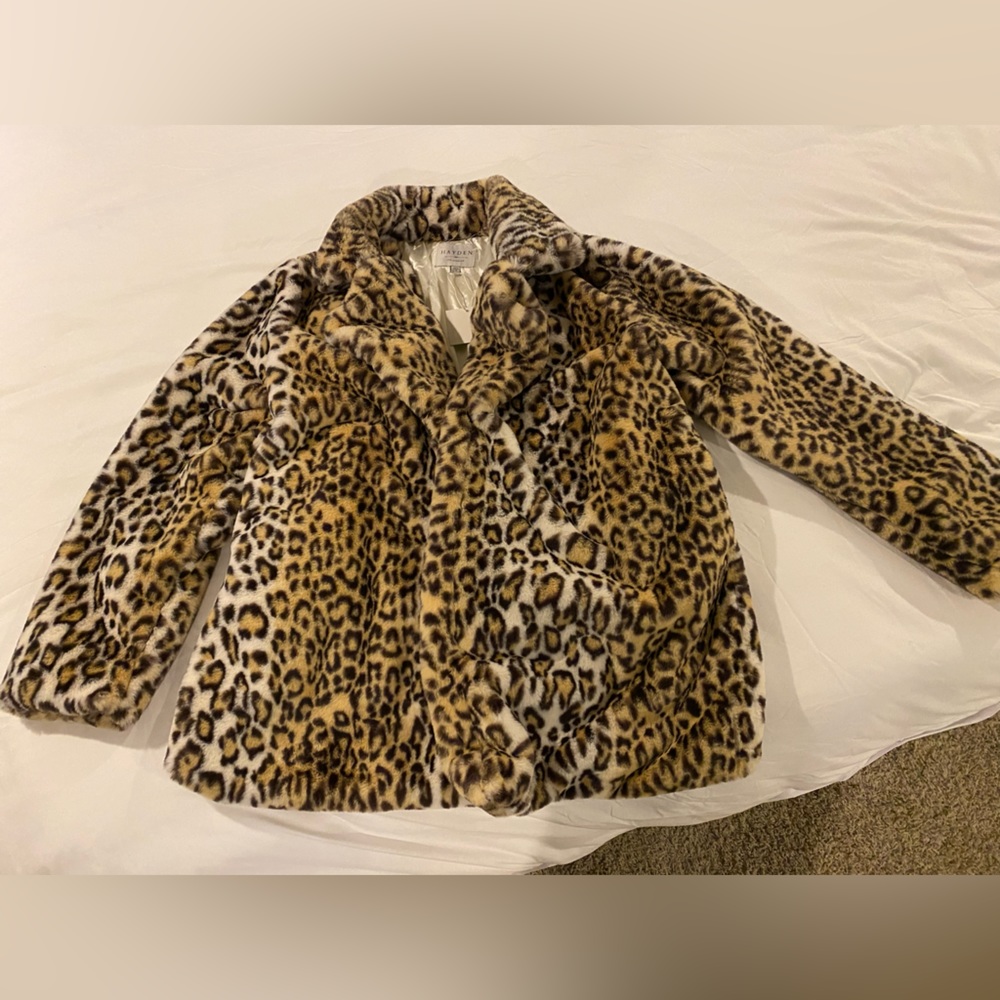 Super plush leopard cheetah jacket with hook closure and pockets Hayden M/L